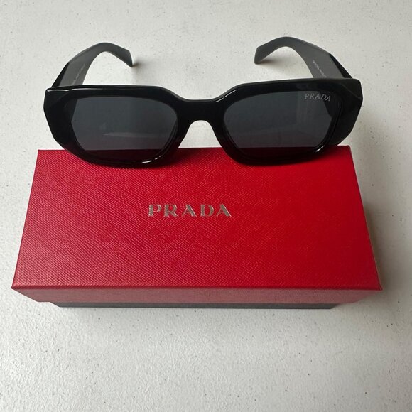 Black prada sunglasses - Picture 2 of 4